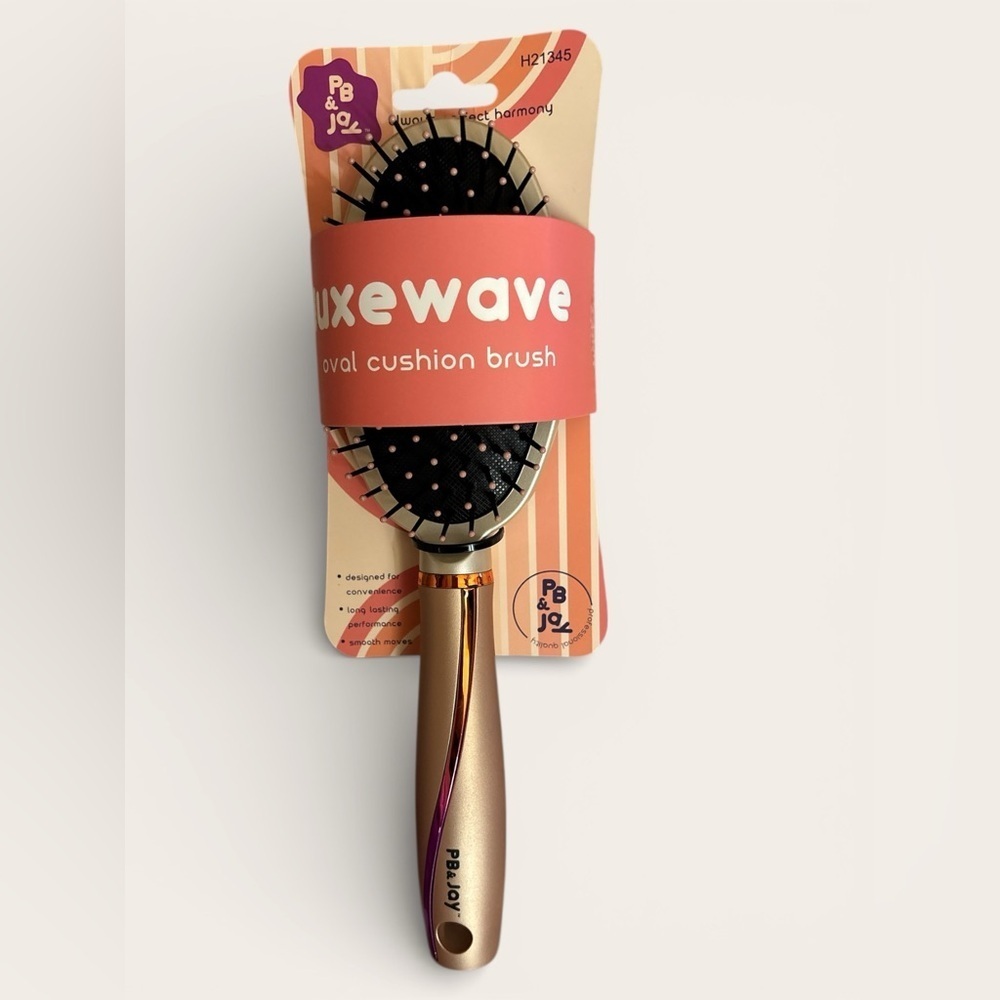 LuxeWave Gold and Black Oval Cushion Brush